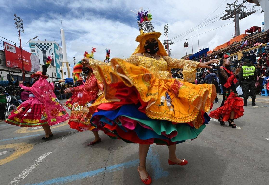 Al menos 14 muertos en accidentes y un feminicidio en el carnaval boliviano