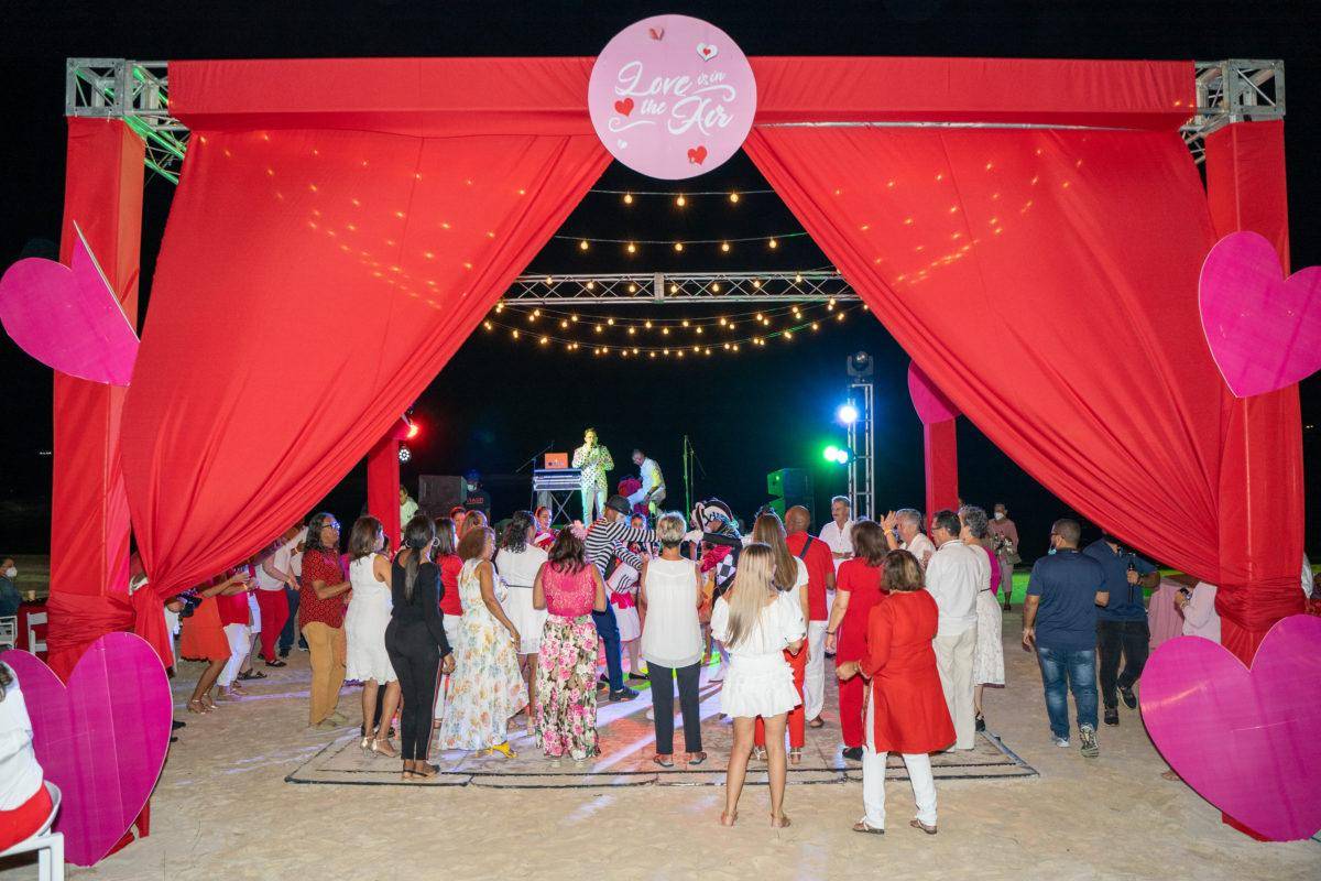 Playa Nueva Romana celebra el amor con su fiesta “Love is in the air”