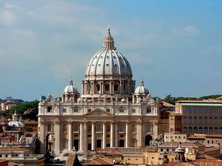 Reanudan juicio por fraude y extorsión en el Vaticano