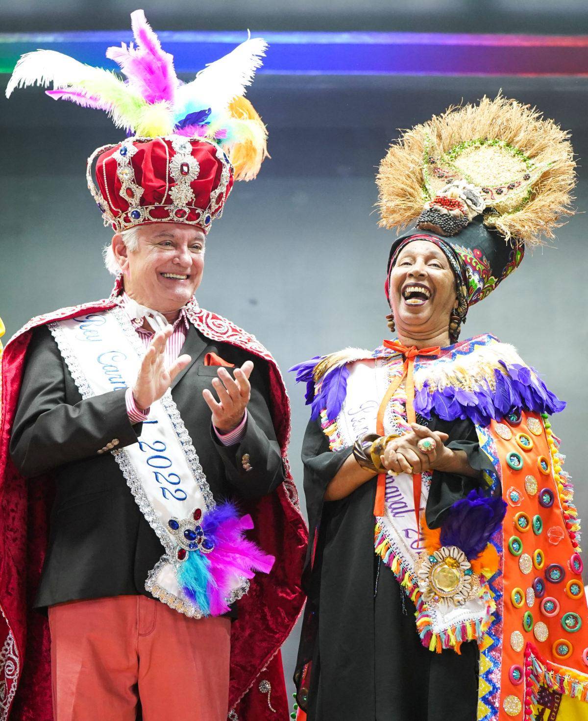 Coronan a Cuquín y Marily como reyes del Desfile Nacional de Carnaval 2022