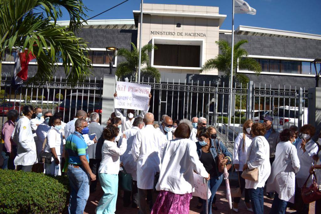 Médicos protestan este jueves frente al Ministerio de Hacienda