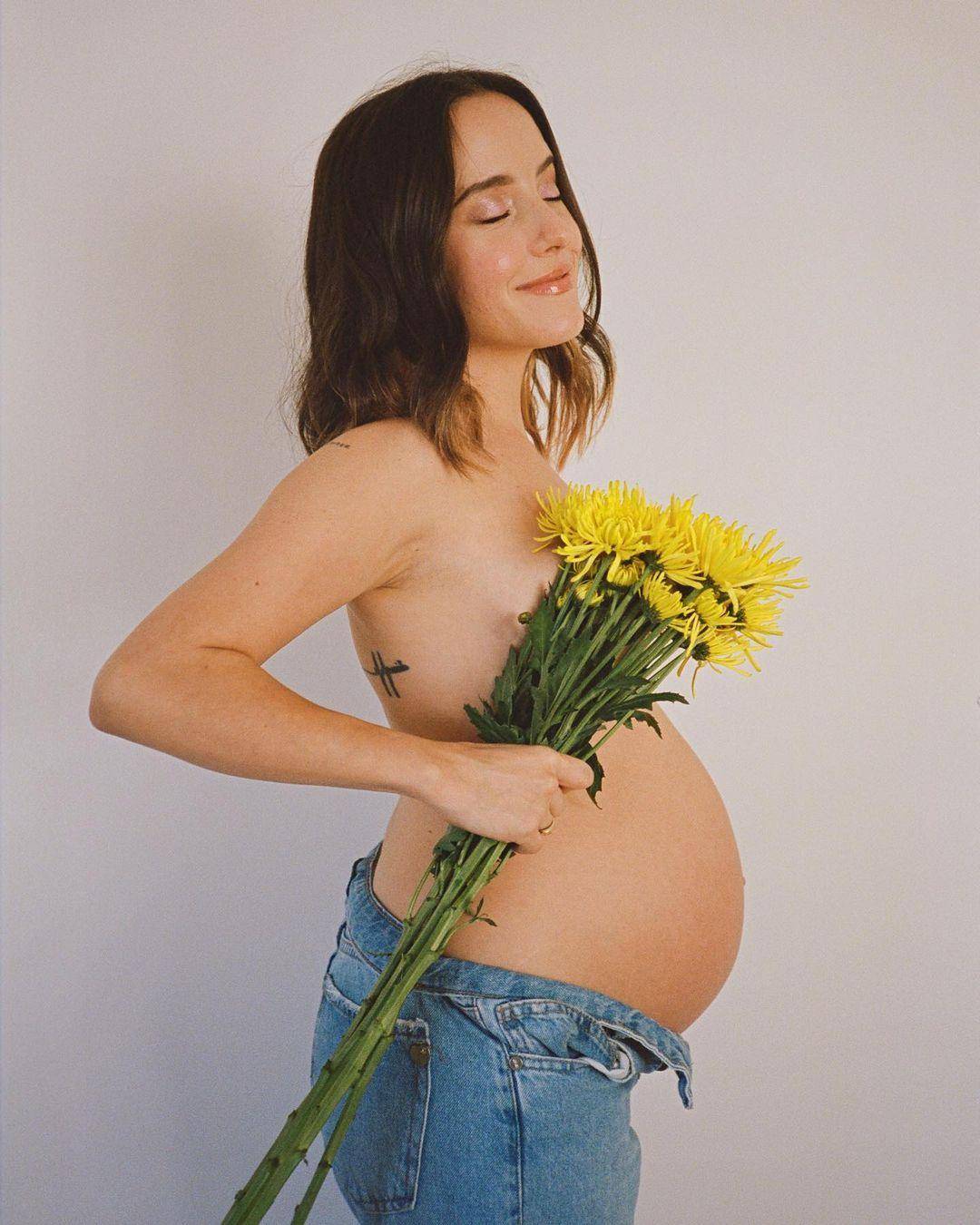 Evaluna publica nuevas fotos de su embarazo: ¿niño o niña?