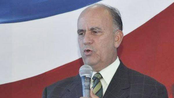 Luis De León  presenta precandidatura a Presidencia