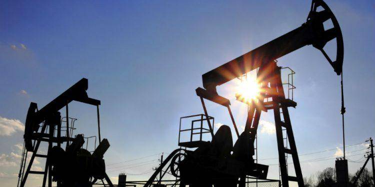 El petróleo de Texas cae un 2,46 % al cierre y se sitúa en 106,02 dólares