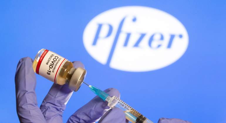 Tres dosis de la vacuna de Pfizer son más eficaces que dos