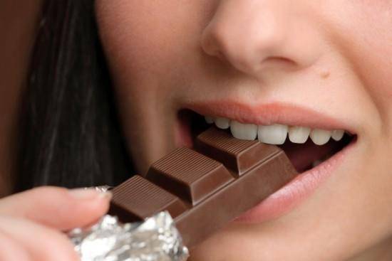 ¿Por qué comer chocolate todos los días hace bien?