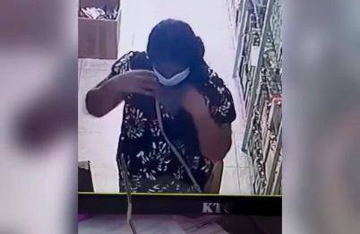 Mujer roba cuatro paquetes de cabellos postizos de tienda