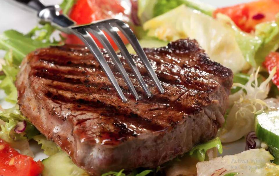 Comer carne una vez cada dos semanas para proteger el clima y la salud, recomienda estudio