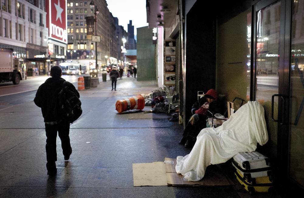 Nueva York planea retirar de las calles campamentos de indigentes