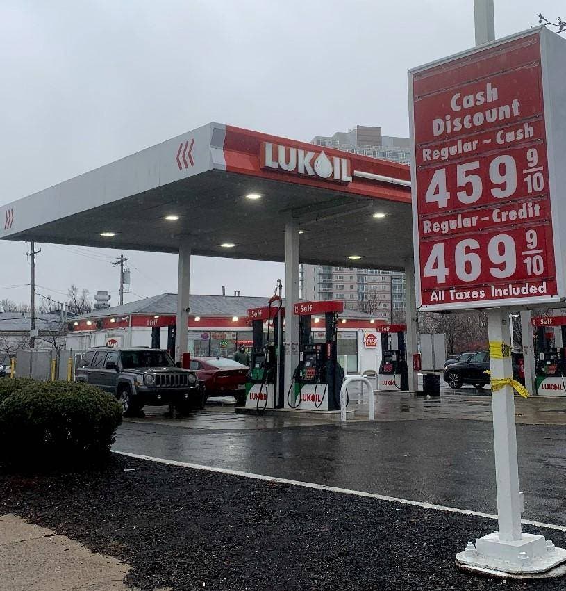 Gasolina en EEUU llega al récord de US 4.43 por galón