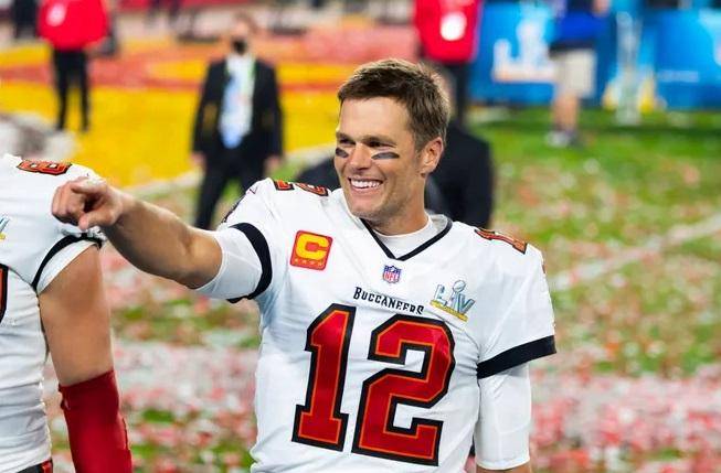 Tom Brady: «Vuelvo para mi 23a temporada en Tampa»