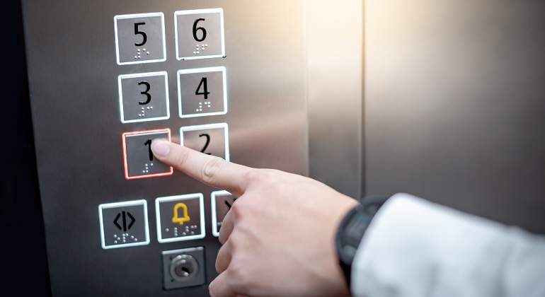 Botones de un ascensor iStock