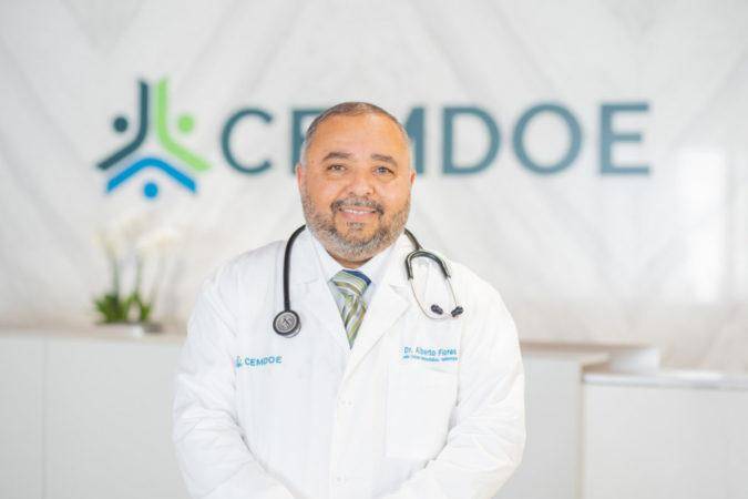 Dr. Alberto Flores nefrologo de CEMDOE