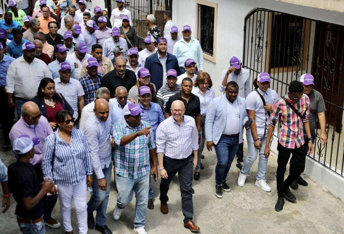 Domínguez Brito recibe masivo respaldo de dirigentes en Puerto Plata
