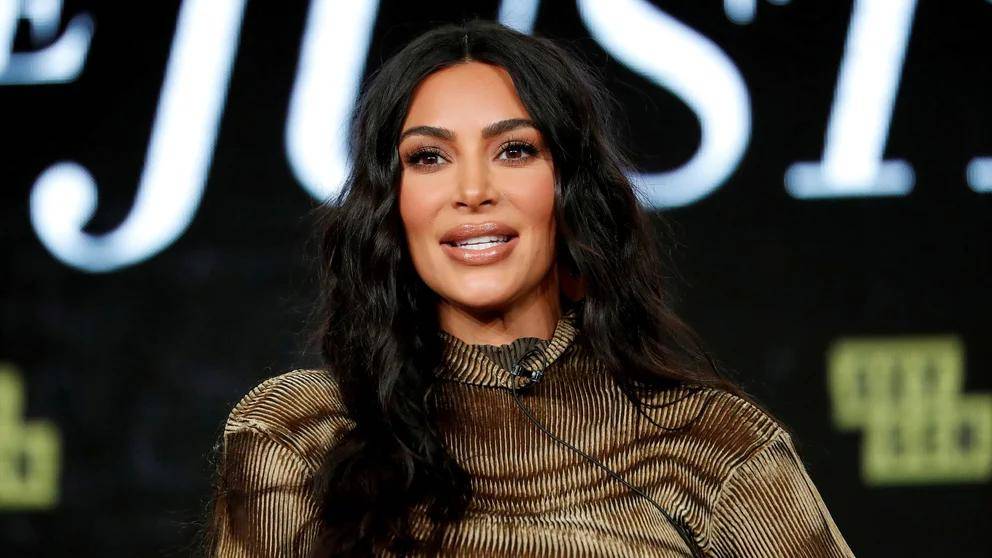 Kim Kardashian es oficialmente una mujer soltera