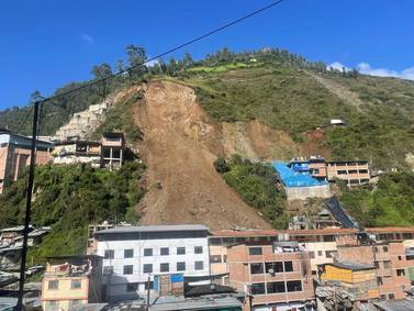15 personas atrapadas y 6 desaparecidas tras derrumbe en Perú