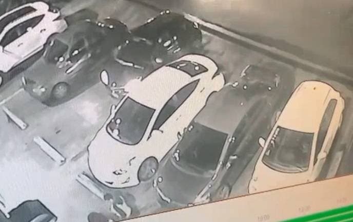 ¿Seguro que tu carro está cerrado? Video muestra otra forma de robar a vehículos
