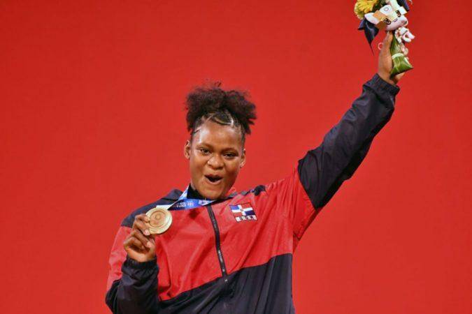 Crismery Santana con su medalla de bronce obtenida en los Juegos Olímpicos de Tokio 2020