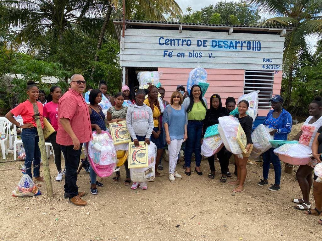 Diputada lleva ayuda a familiares de dominicanos de la diáspora