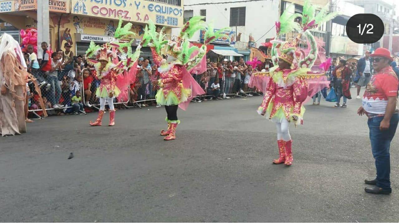 Cristo Rey celebra por todo lo alto su tradicional desfile de carnaval