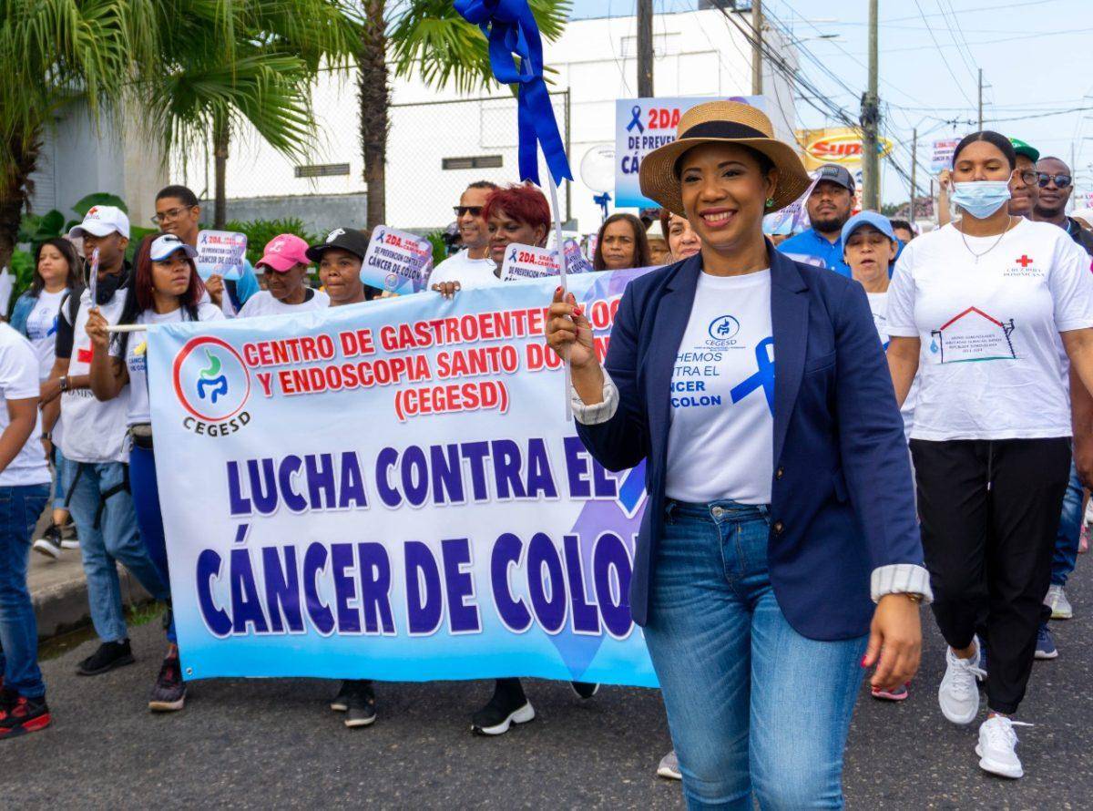 Realizan caminata para prevenir cáncer de colon