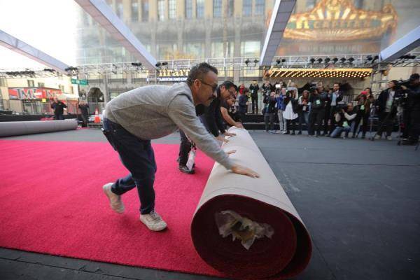 Hollywood despliega la alfombra roja de los Óscar dos años después