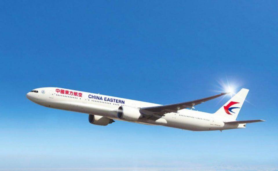 China prosigue las labores de rescate en el lugar del avión siniestrado