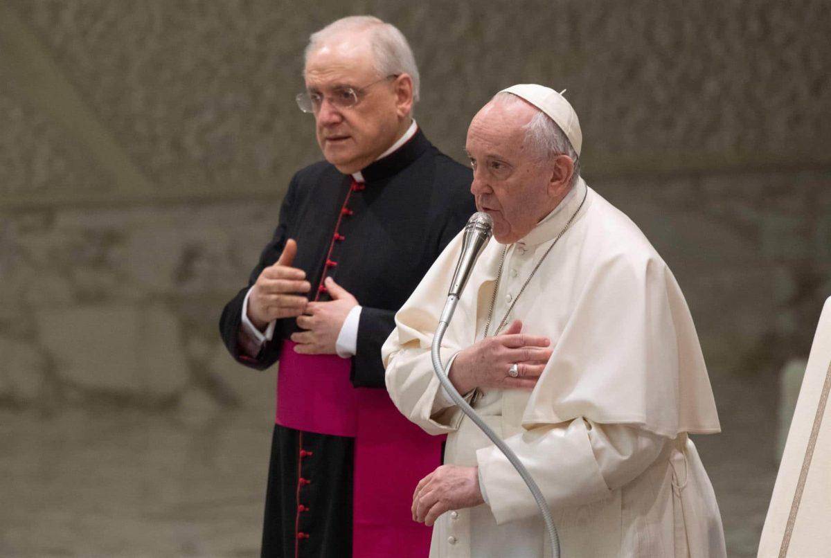 Papa pide “acompañar” a todos los ucranianos que sufren los bombardeos