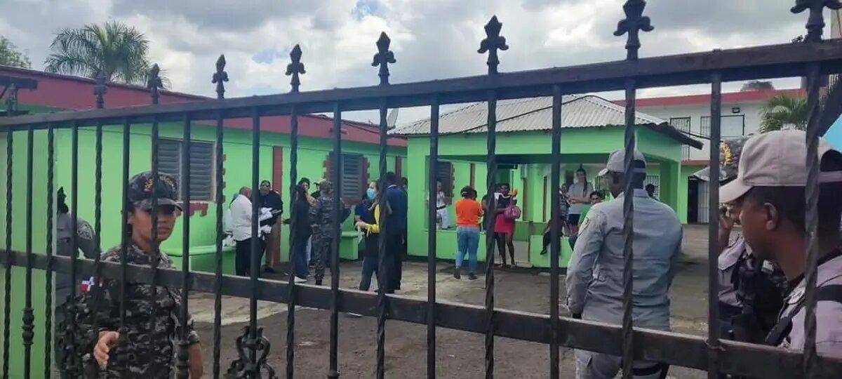 A prisión por abuso pareja encargada de orfanato en Monte Plata