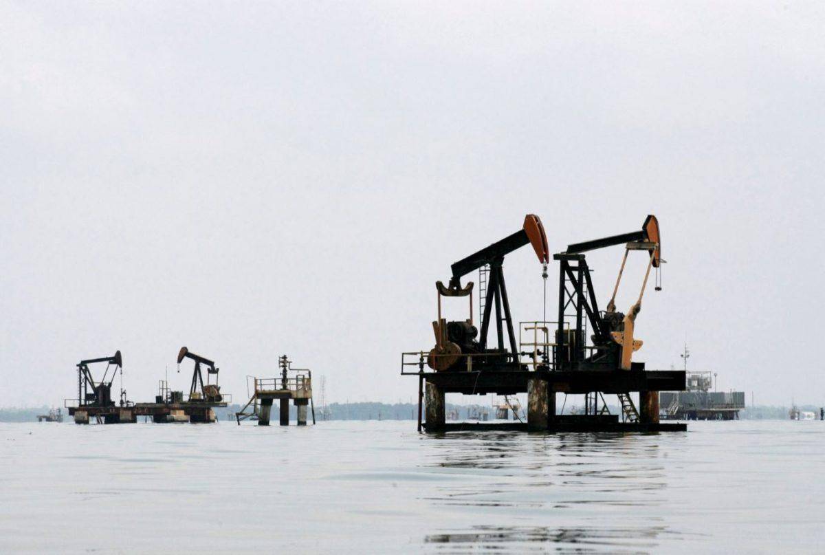 Petróleo sigue escalada a pesar de anuncio inyectarán reservas