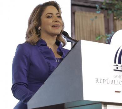 Gloria Reyes garantiza transparencia en entrega de subsidios