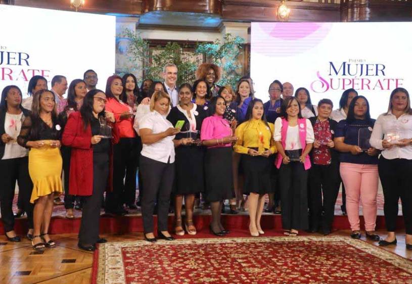 Gobierno reconoce a 23 mujeres; resaltan avances en igualdad