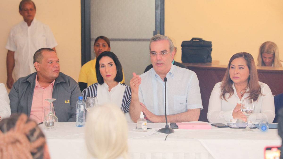 Abinader acoge solicitud extensión UASD en Santo Domingo Norte