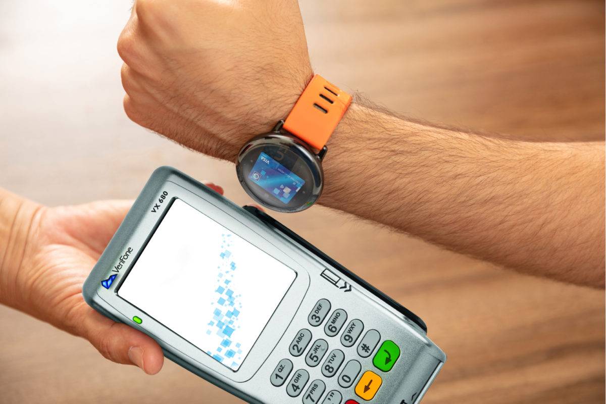 Popular y Visa habilitan pagos sin contacto en relojes Fitbit y Garmin