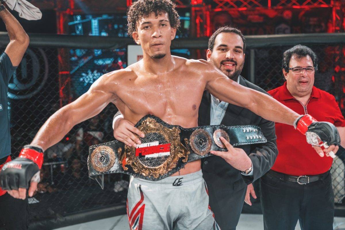 Dominicano Carlos Matos se corona peso welter MMA de Fighting Force