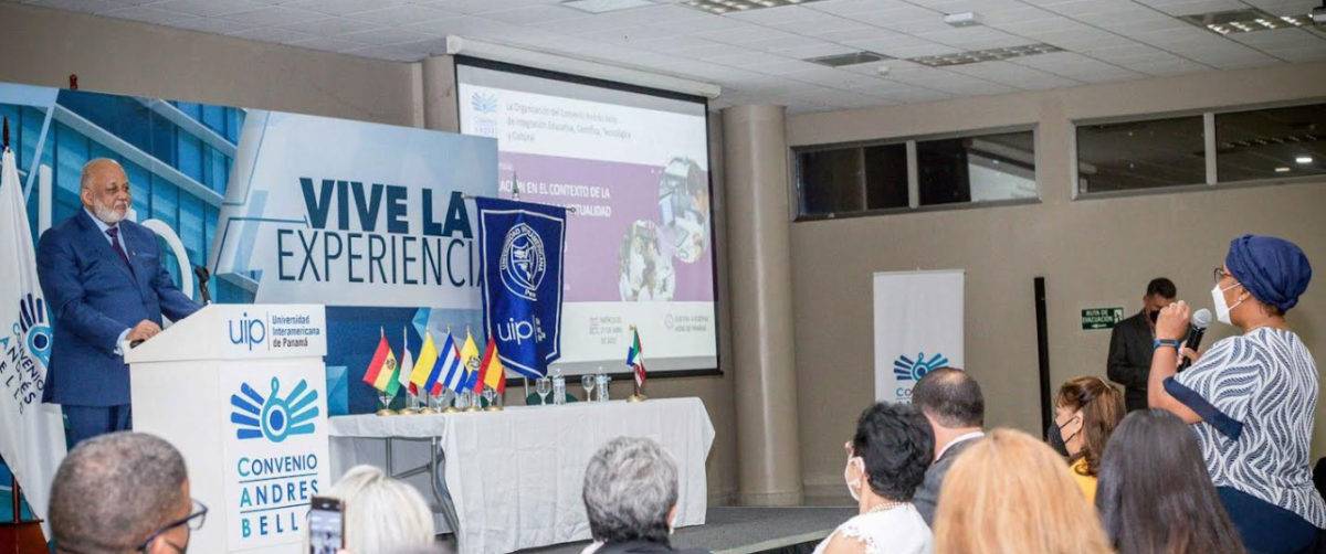 Fulcar diserta en Universidad Interamericana de Panamá sobre educación RD