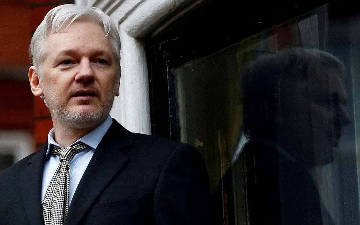 Juez remite al Gobierno la orden de extradición de Julian Assange