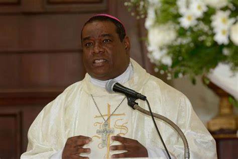 Obispo Castro Marte pide castigo para estafadores con Supérate