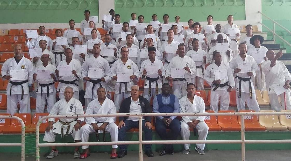 Karate certifica a 45 entrenadores; Ramírez pide aprovechar capacitación