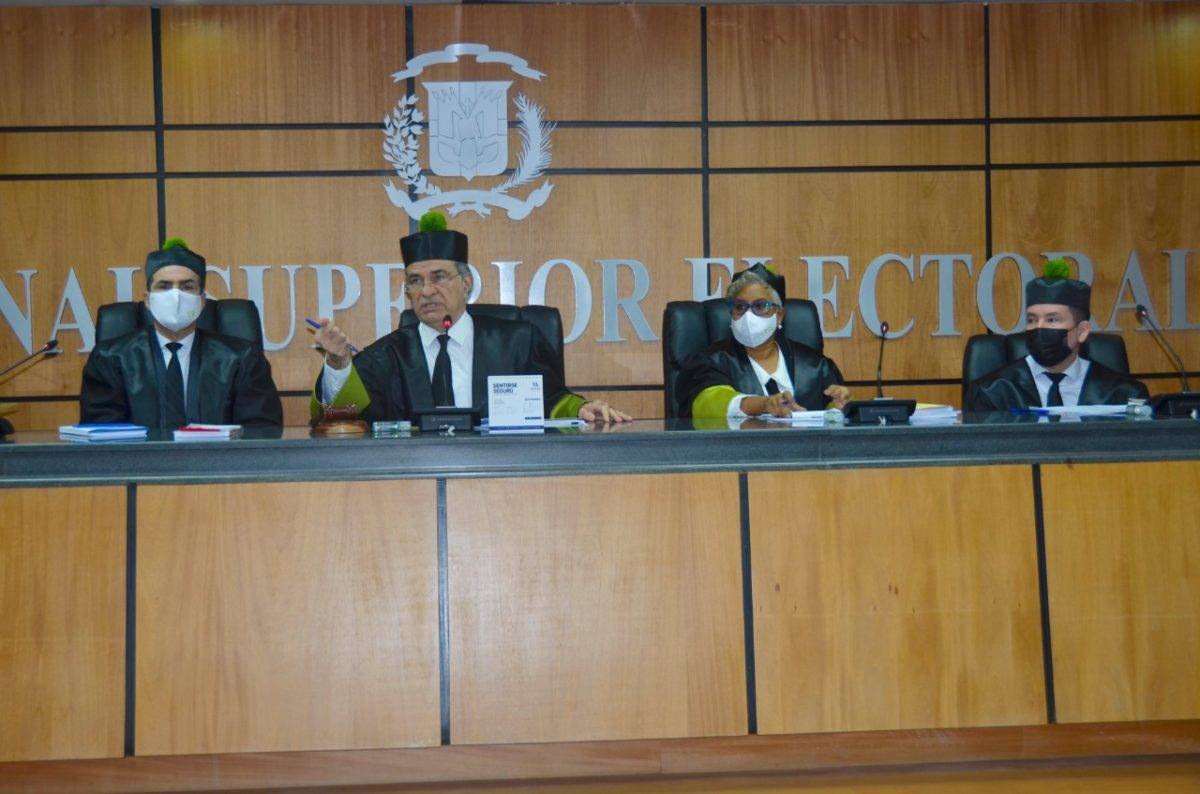 TSE aplaza recurso contra Junta Central Electoral