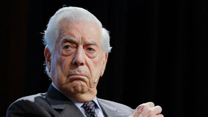 Mario Vargas Llosa tiene COVID-19 y fue hospitalizado