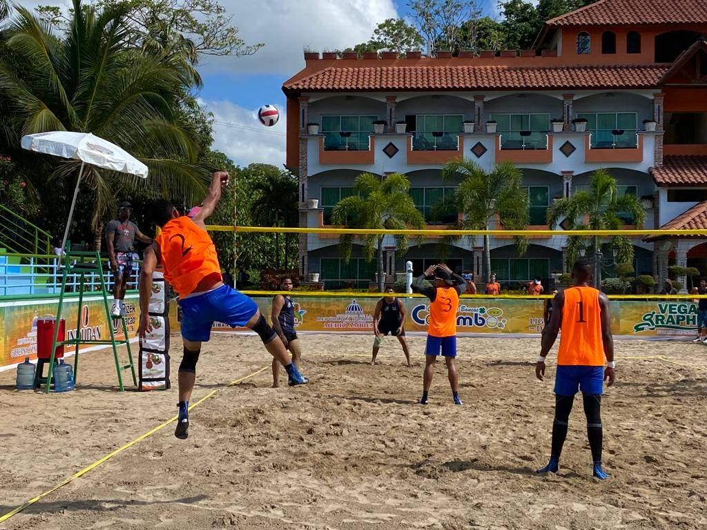 Poderos y Leonas ganan partidos del voleibol playero Hato Mayor/Vicentillo