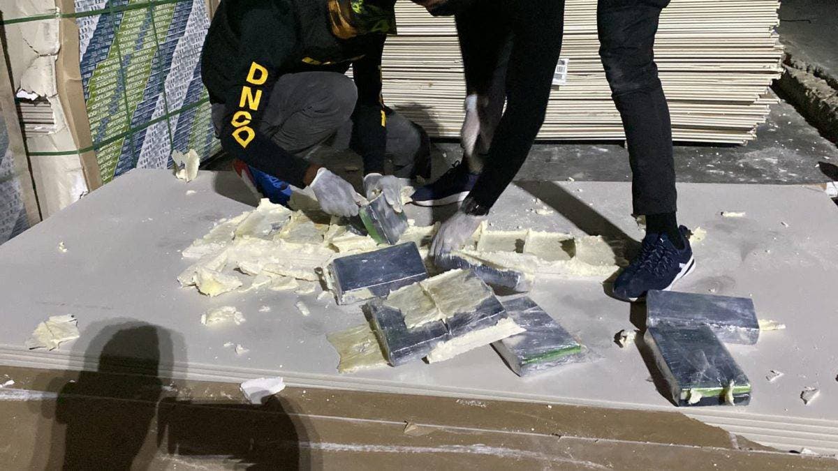 Video: 190 paquetes de cocaína en planchas de yeso serían enviados a Puerto Rico