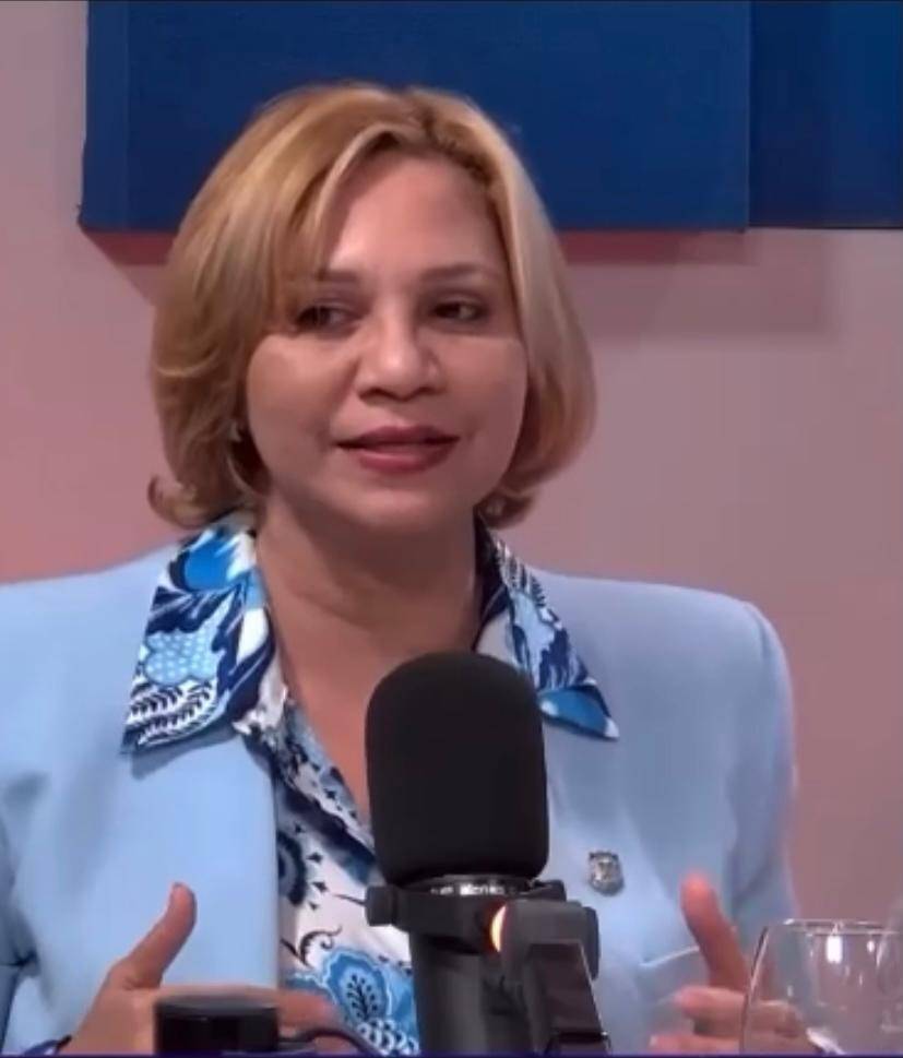Diputada Soraya Suárez pide a funcionarios conecten el «cerebro a la lengua»