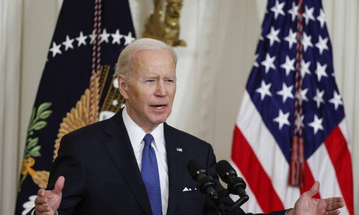 Biden confirma liberación de estadounidense detenido en Rusia