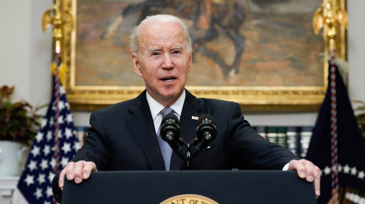 Biden anuncia más ayuda militar a Ucrania y veta a los barcos rusos
