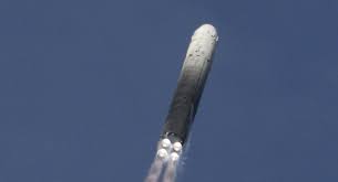 Rusia ensaya lanzamiento de misil intercontinental Sarmat