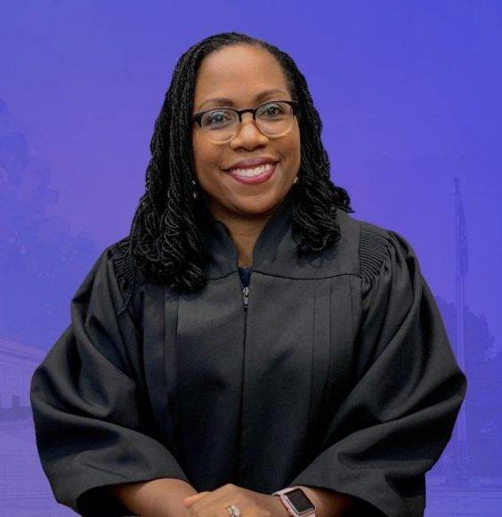 “KBJ” primera mujer negra en llegar al Tribunal Supremo de EEUU