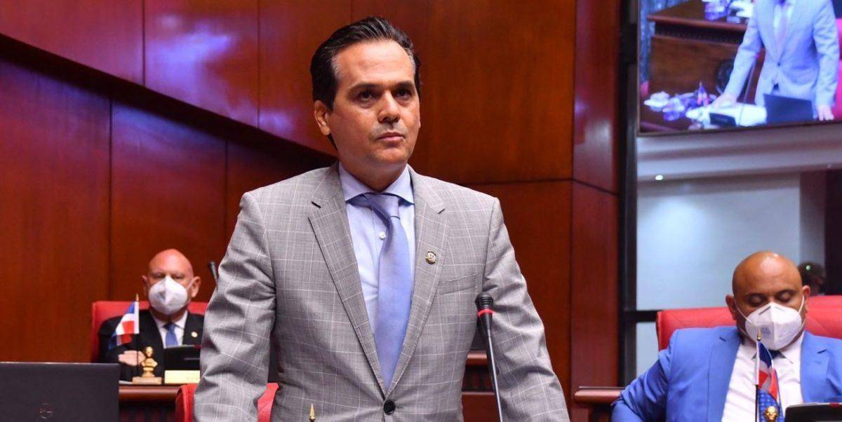 Senador Iván Silva asegura Estado dominicano está siendo estafado por la Barrick Gold