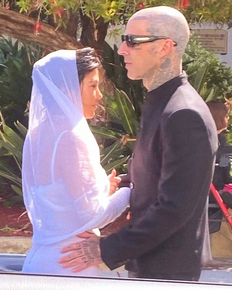 Kourtney Kardashian y Travis Barker se casan legalmente